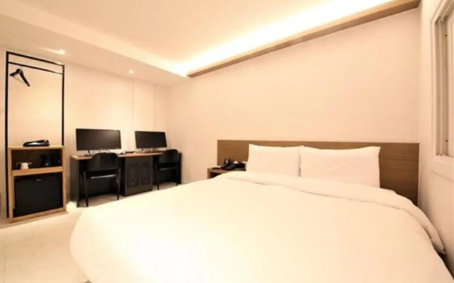 Busan Seomyeon Business Hotel J7