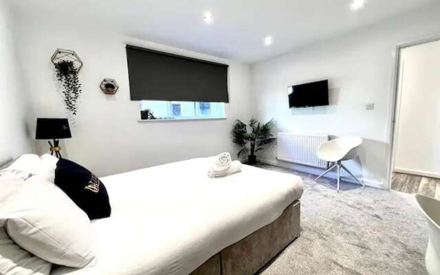 Remarkable 2-bed Apartment in Liverpool