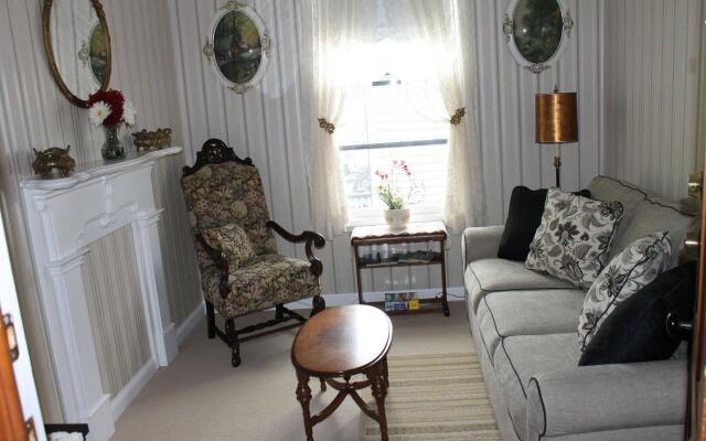 The Harney House Inn