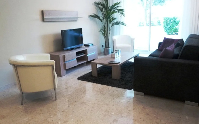 Apartment 1 bedroom in residence Golden Gate Cannes - France