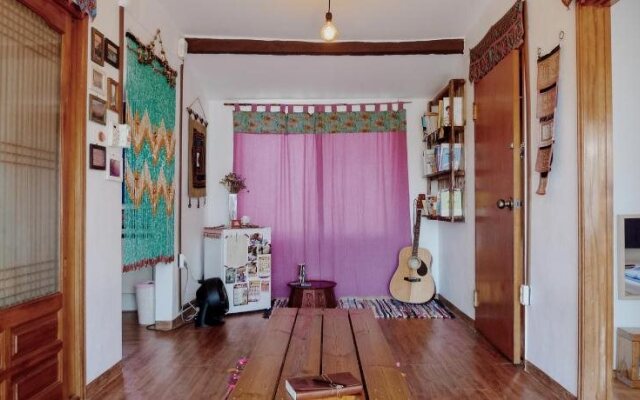 Shanti Shanti Guest House - Hostel