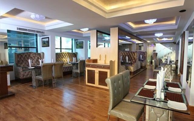 Hotel Tigers Roare'