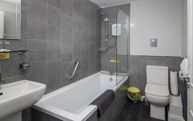 2 Bedrooms Sleeps 6 Near Top Blackpool Attractions