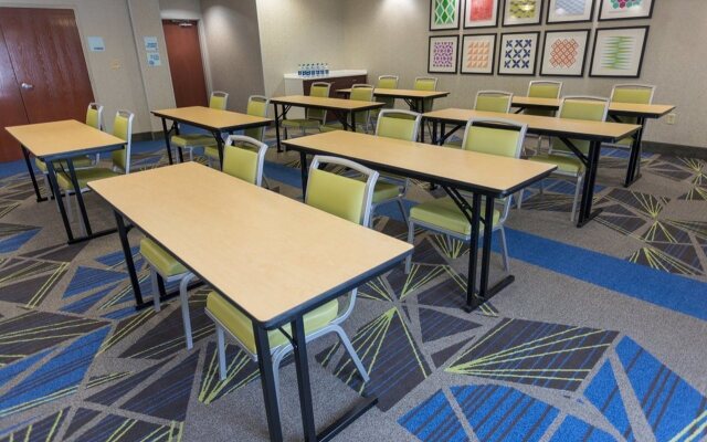 Holiday Inn Express & Suites Nashville Metrocenter Downtown by IHG