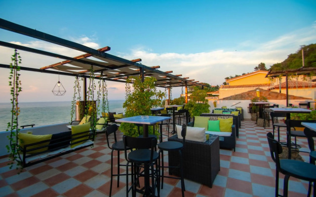 Agoulos Beach Hotel