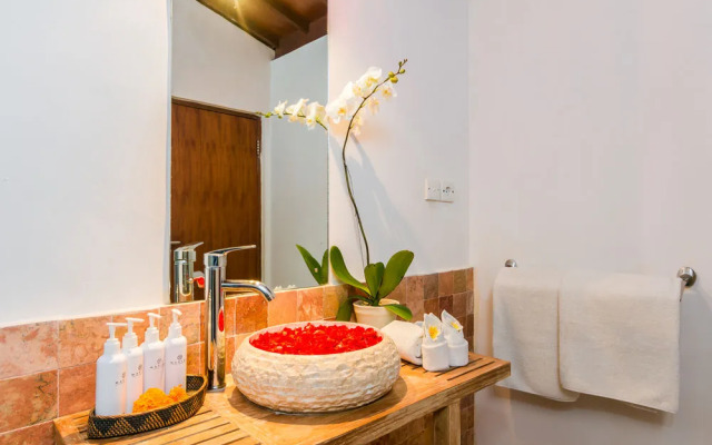 THE BOTANICAL 6 BED LUXURY 900 meter from beach