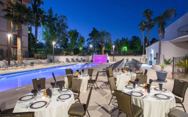 Embassy Suites by Hilton Phoenix Biltmore