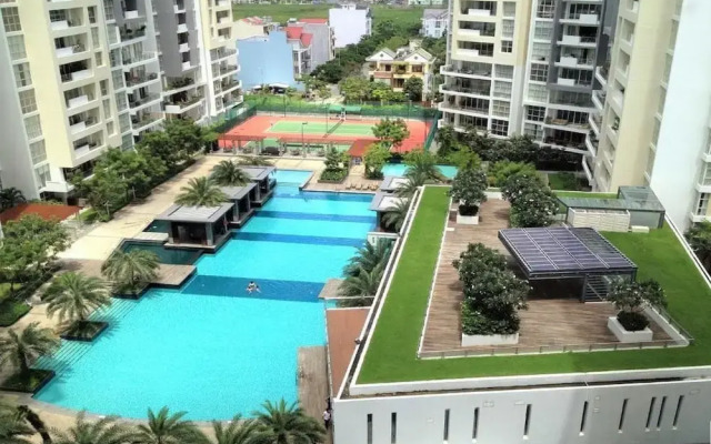 Odela Estella Riverside Luxury Vacation