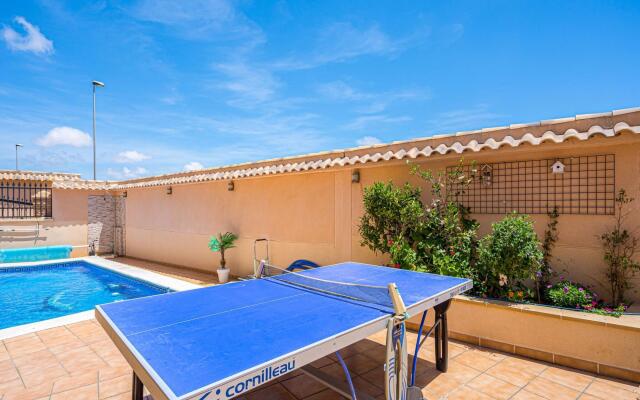Inviting Holiday Home in Orihuela with Garden
