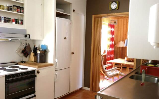 Stora Björnstugan in Laisvallby