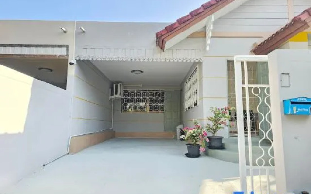 Yachting House  Thalang,Near the beach and airport