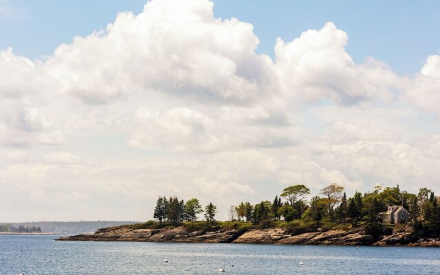 Bluebird Ocean Point Inn