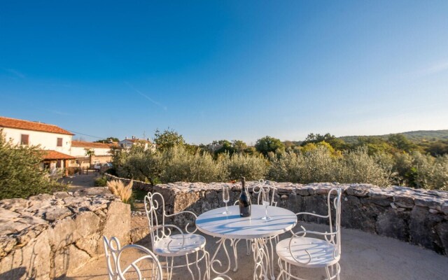 Stunning Home in Silo With Wifi and 2 Bedrooms