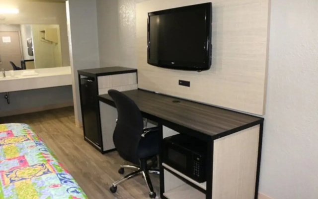 Super 7 Inn Dallas Near Duncanville