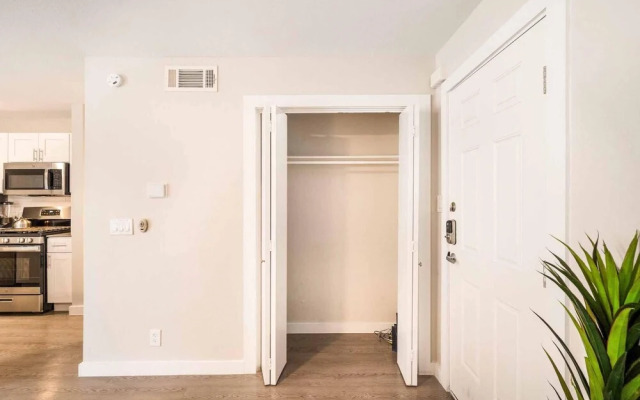 Stylish 1BR Near UT Mueller Evonify