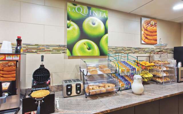 La Quinta Inn & Suites by Wyndham Columbus - Grove City