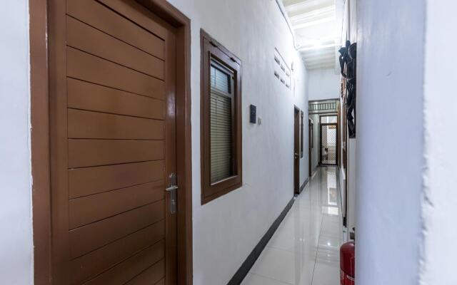 OYO 1082 Kost Arie 1