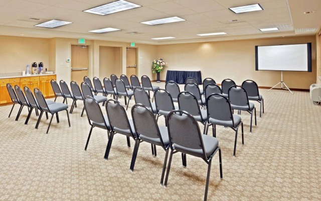 Holiday Inn Express & Suites Lacey – Olympia by IHG