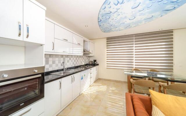 Spacious Apartment with Sea View in Alanya