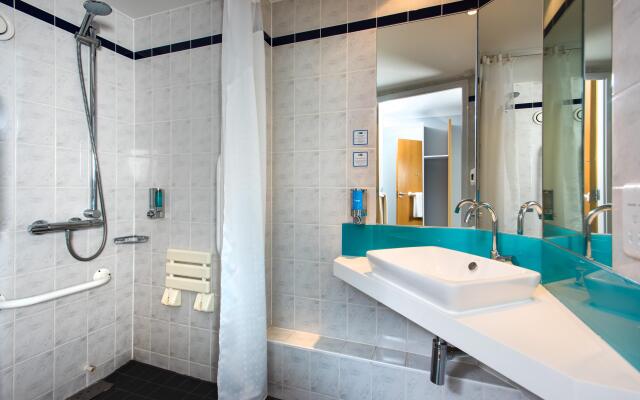 Holiday Inn Express Glasgow Airport by IHG