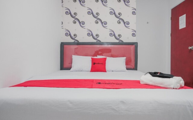 RedDoorz near Nagoya Hill Batam 4