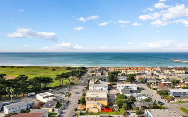 Spacious 5BR Coastal Retreat - 8 Beds Beach & Golf