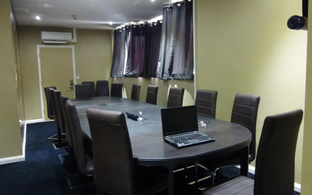 Real Dreams Hotel