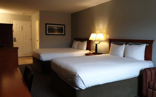 Riverland Inn & Suites