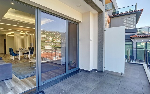 Torre Palace I by Atlantic Holiday