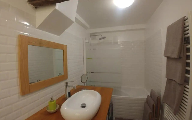 Central & nice ! 3 bedrooms, 2 bathrooms
