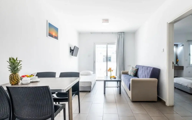 Rio Gardens - Modest 1-bdr Apt w Balcony