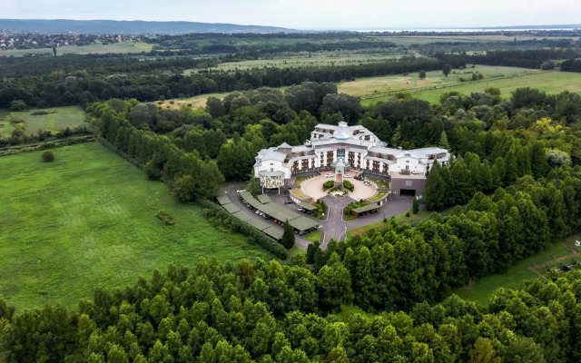 Lotus Therme Hotel & Spa