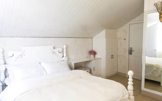 Moonlight Bay Garden Inn