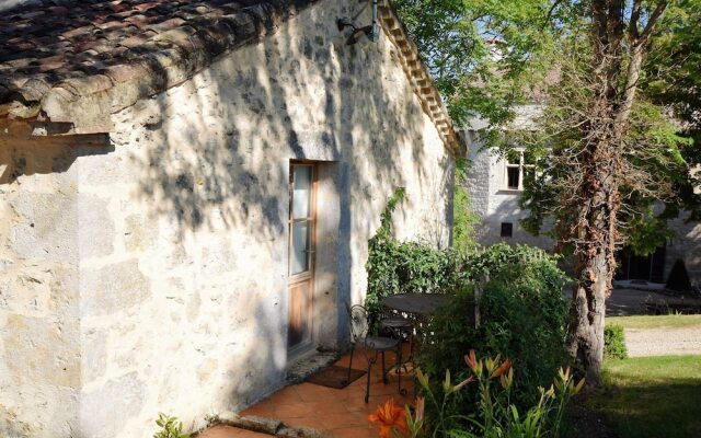 Rustic Castle in Bon-Encontre with Terrace