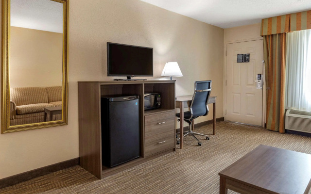 Quality Inn & Suites Hanes Mall