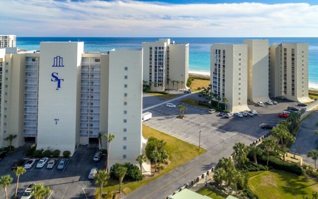 Shoreline Towers 1084 2 Bedroom Condo by RedAwning