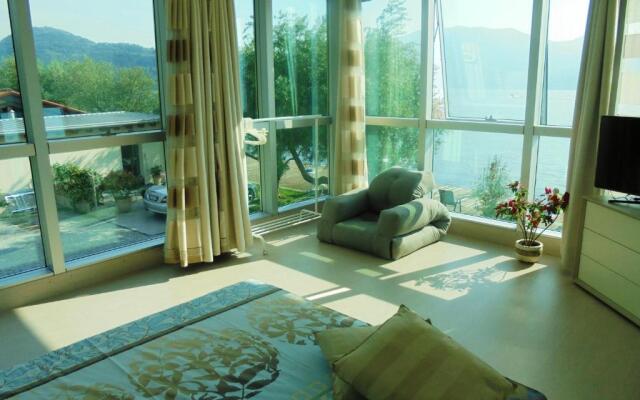 Dock House