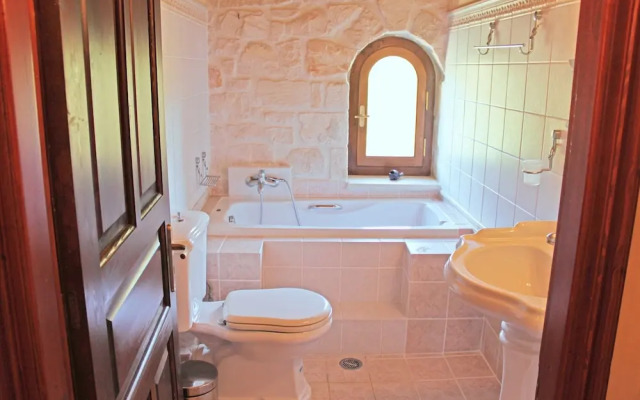 The Vivian - Luxury Stone Villa