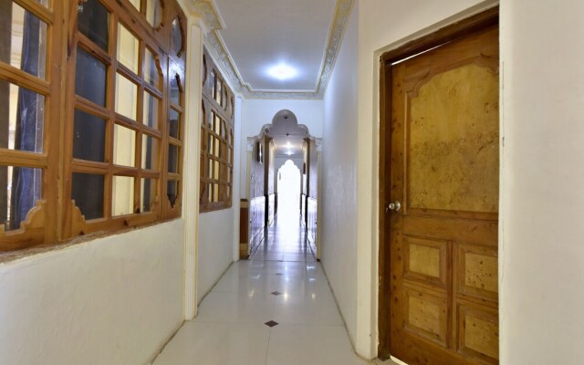 OYO 12274 Royal Palace