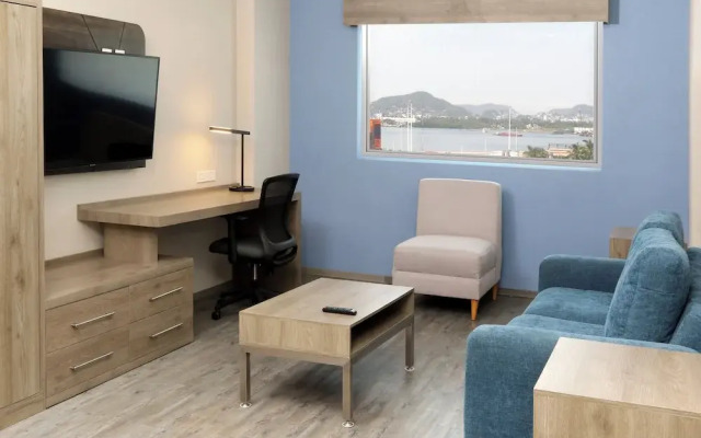 Holiday Inn Express Manzanillo