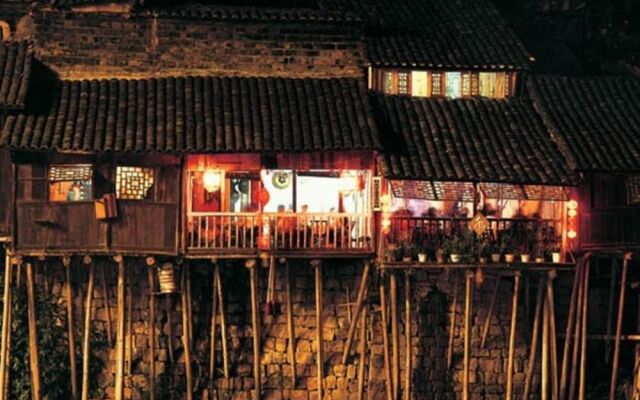 Xiongdi Renjia Diaojiaolou Inn