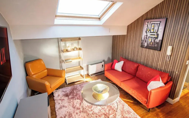 Outstanding Deluxe Hideaway by Avo Apartment