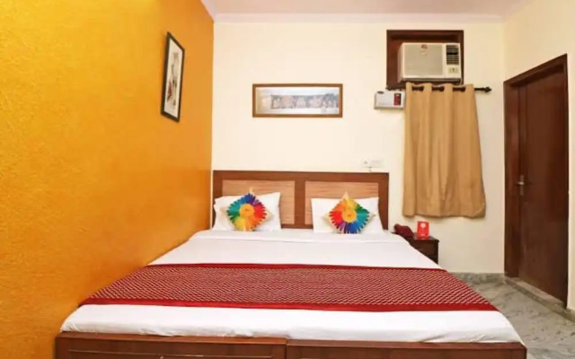 Goroomgo White Elephant Inn Noida