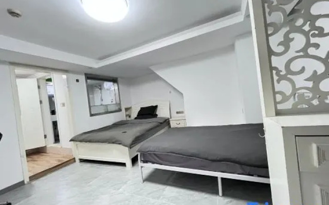 Qingyiwan Apartment (Shanghai Railway Station Jiangning Road Subway Station Branch)