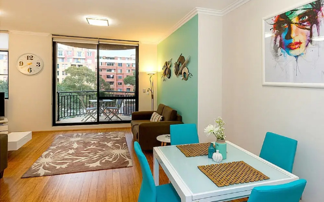 Thriving City Location, Dining hub Near CBD – Guest Rooms – Sydney