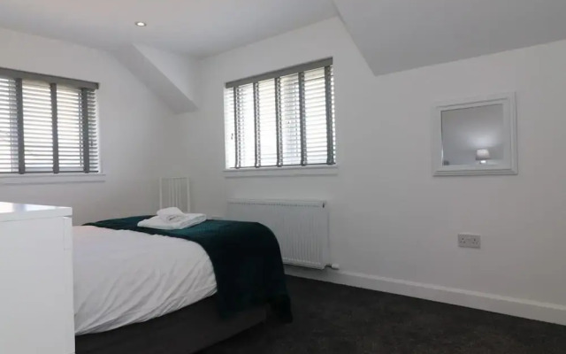 Railway House 5 bed - Maryhill
