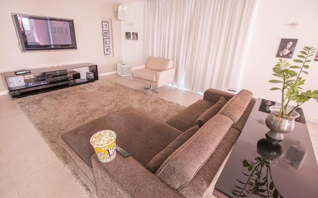 Biarritz Hplus Long Stay