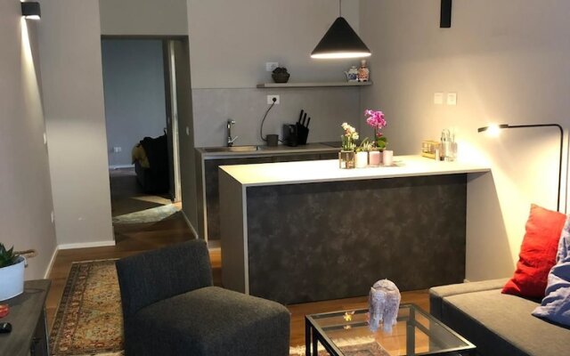 Home in Trast