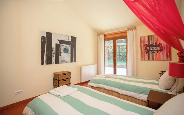 Liiiving in Caminha Countryside Pool House