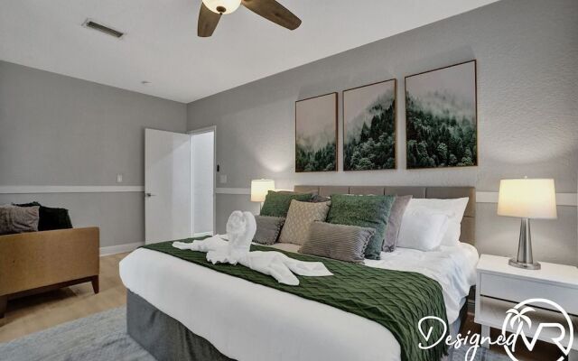 Modern Chic 7-BR with Pool & Gameroom